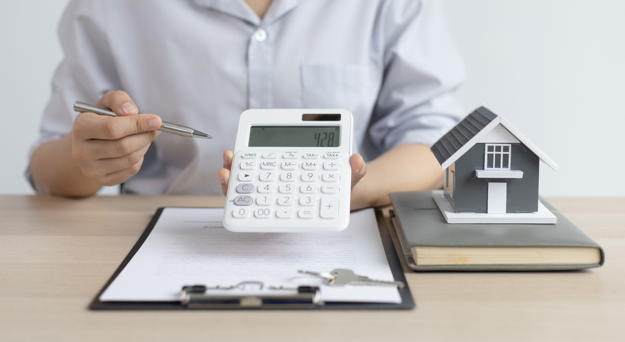 Real Estate Broker Showing the Computation